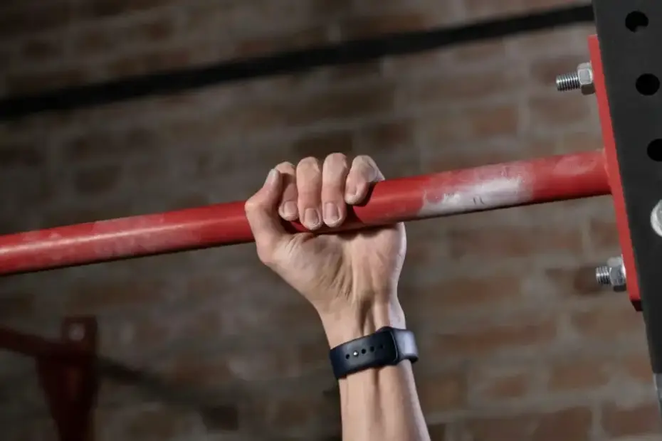 One arm assisted pull up
